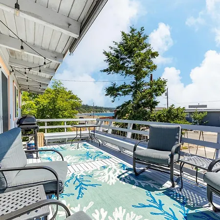 Totally Beachin Getaway By Avantstay Waterfront